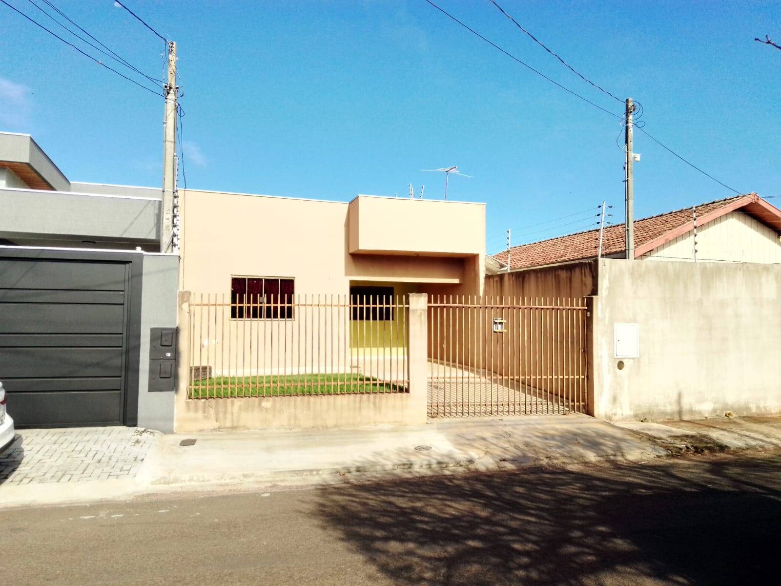 #6492 - Casa para Venda em Arapongas - PR