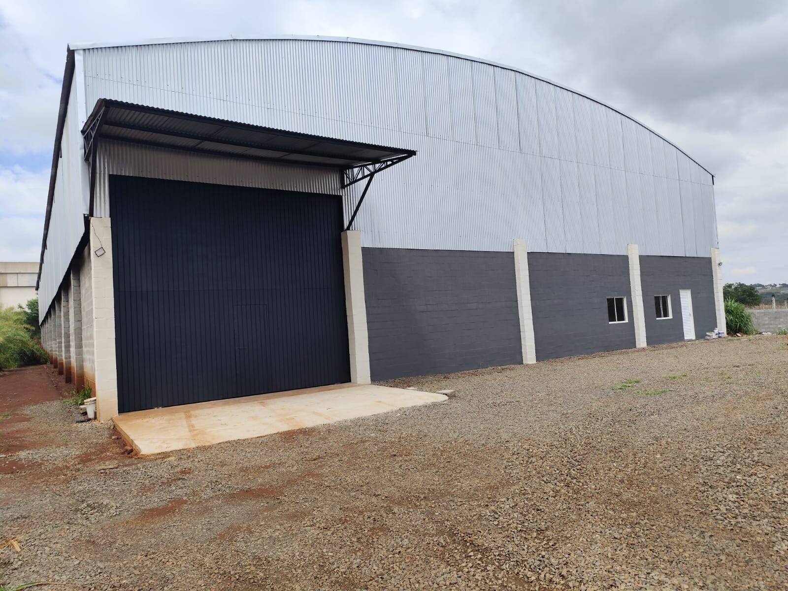 #6895 - Barracão para Locação em Arapongas - PR