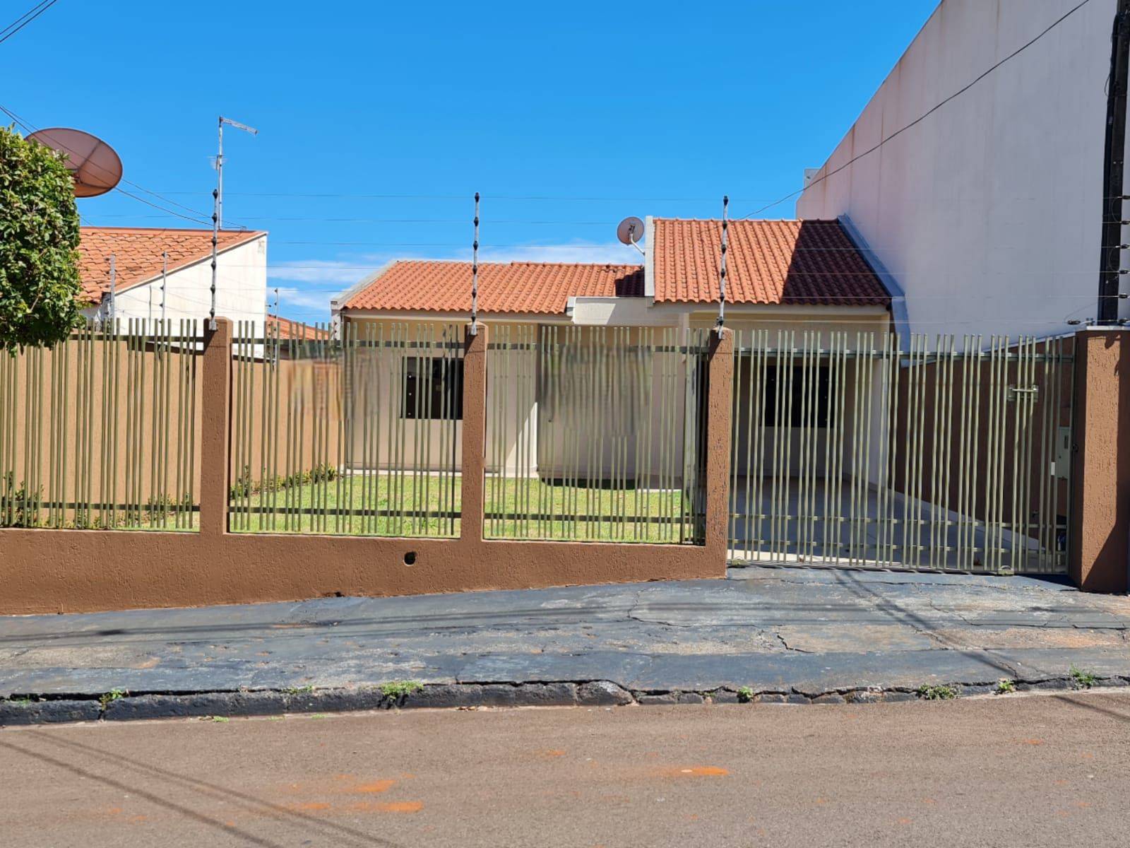 #6944 - Casa para Venda em Arapongas - PR