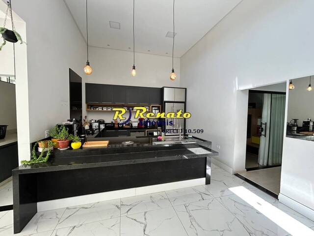 #7032 - Casa para Venda em Arapongas - PR - 1